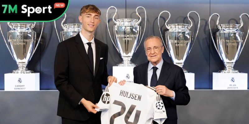 Dean Huijsen: Bản hợp đồng đáng chú ý nhất hè 2025 của Real 8 Dean Huijsen trong buổi ra mắt tại CLB Real Madrid