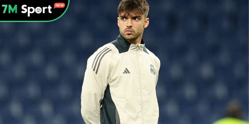 Raul Asencio - Từ đỉnh cao kỳ vọng tới hố sâu tuyệt vọng 8 Raul Asencio đã có màn trình diễn thảm họa trước PSG